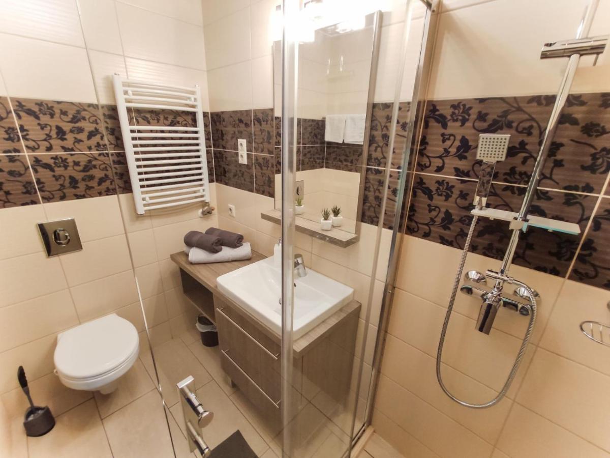 Holiday Apartman ชาร์วาร์ ภายนอก รูปภาพ