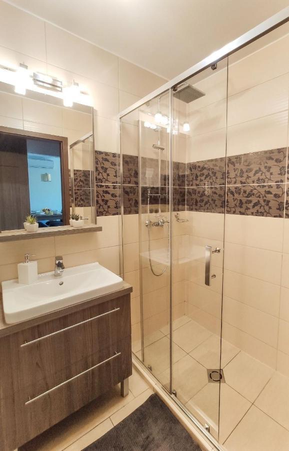 Holiday Apartman ชาร์วาร์ ภายนอก รูปภาพ