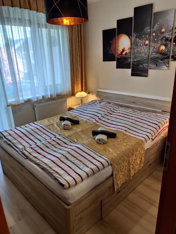 Holiday Apartman ชาร์วาร์ ภายนอก รูปภาพ