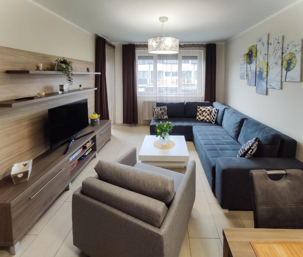 Holiday Apartman ชาร์วาร์ ภายนอก รูปภาพ