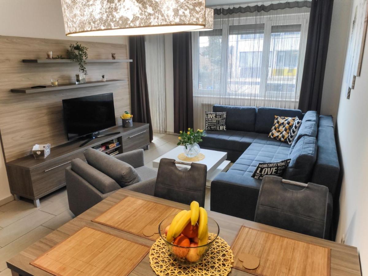 Holiday Apartman ชาร์วาร์ ภายนอก รูปภาพ
