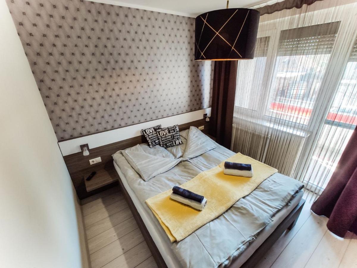 Holiday Apartman ชาร์วาร์ ภายนอก รูปภาพ