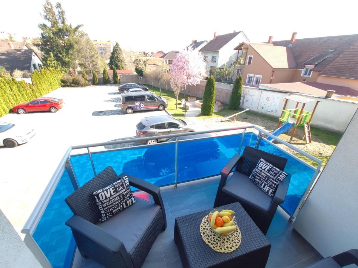 Holiday Apartman ชาร์วาร์ ภายนอก รูปภาพ