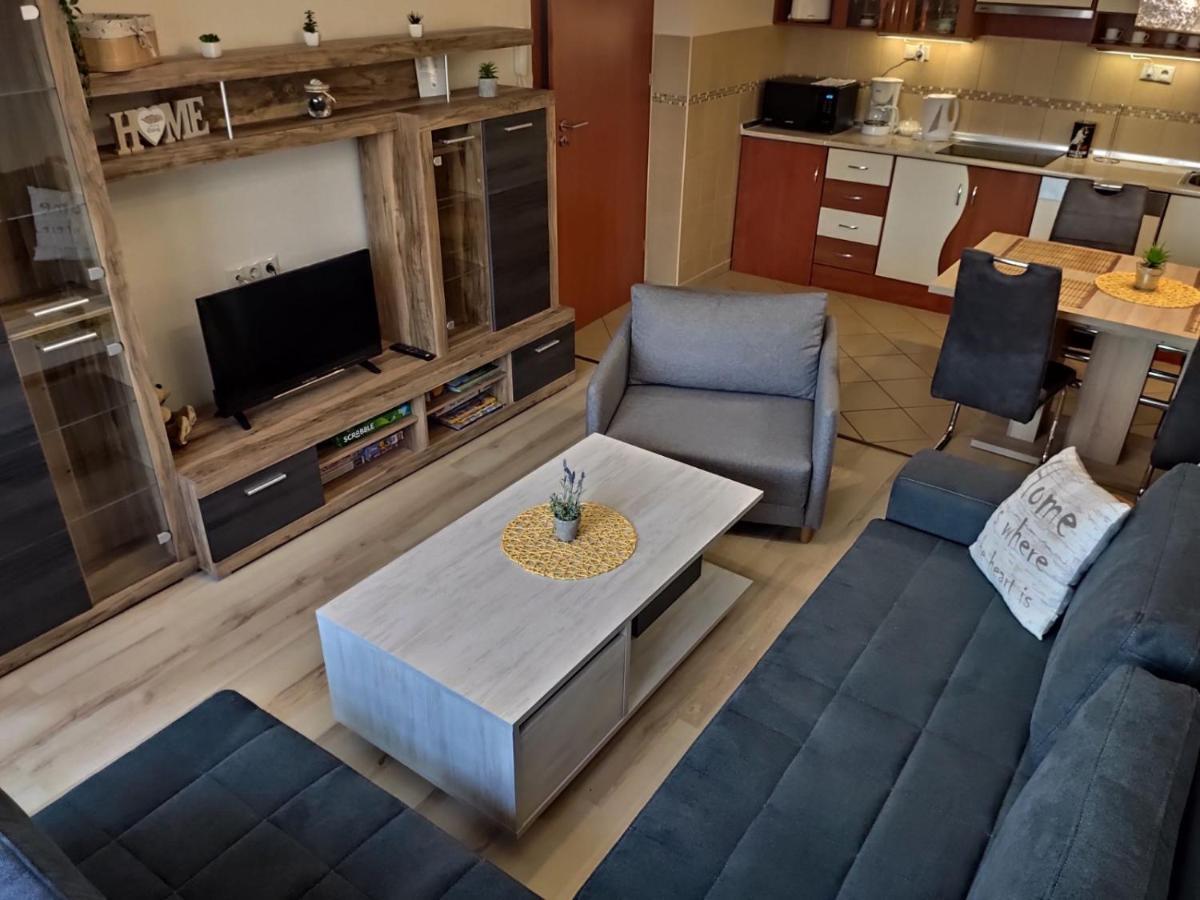 Holiday Apartman ชาร์วาร์ ภายนอก รูปภาพ