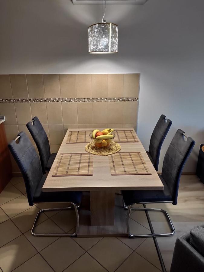 Holiday Apartman ชาร์วาร์ ภายนอก รูปภาพ