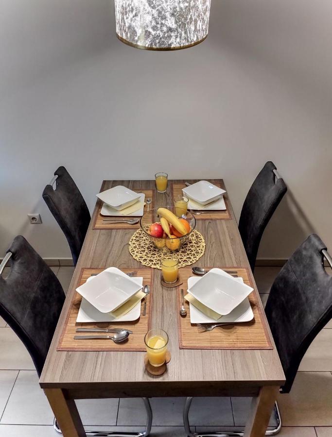 Holiday Apartman ชาร์วาร์ ภายนอก รูปภาพ