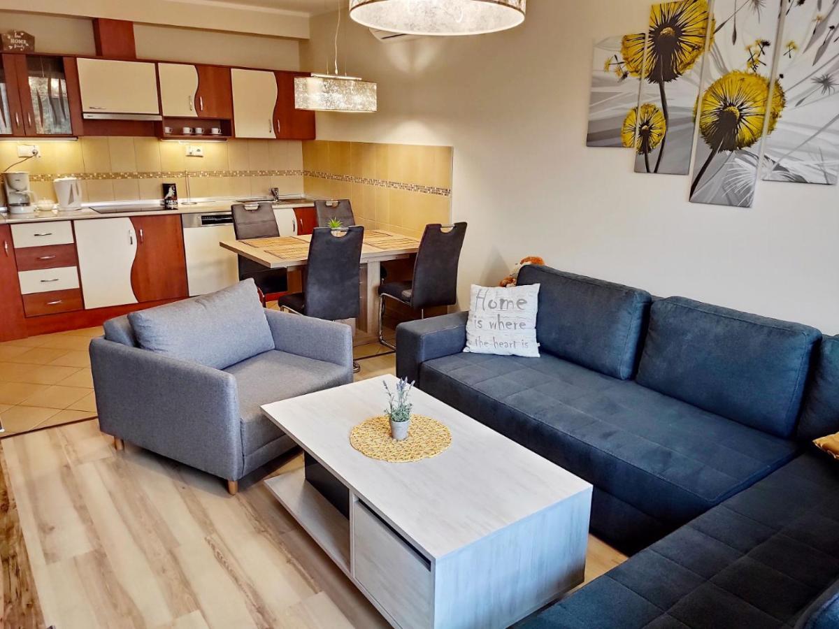 Holiday Apartman ชาร์วาร์ ภายนอก รูปภาพ