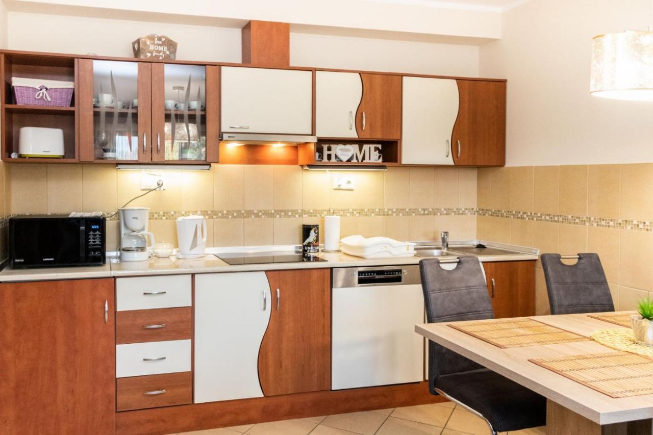 Holiday Apartman ชาร์วาร์ ภายนอก รูปภาพ