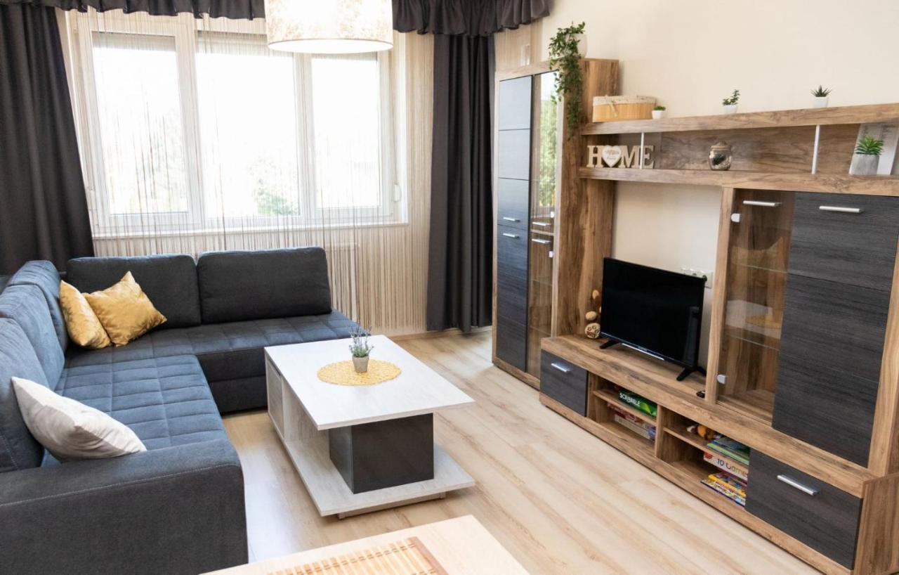 Holiday Apartman ชาร์วาร์ ภายนอก รูปภาพ