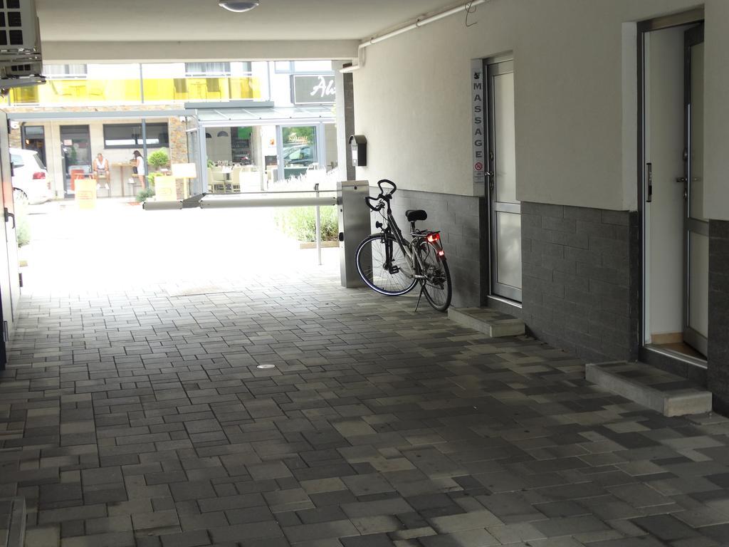 Holiday Apartman ชาร์วาร์ ภายนอก รูปภาพ